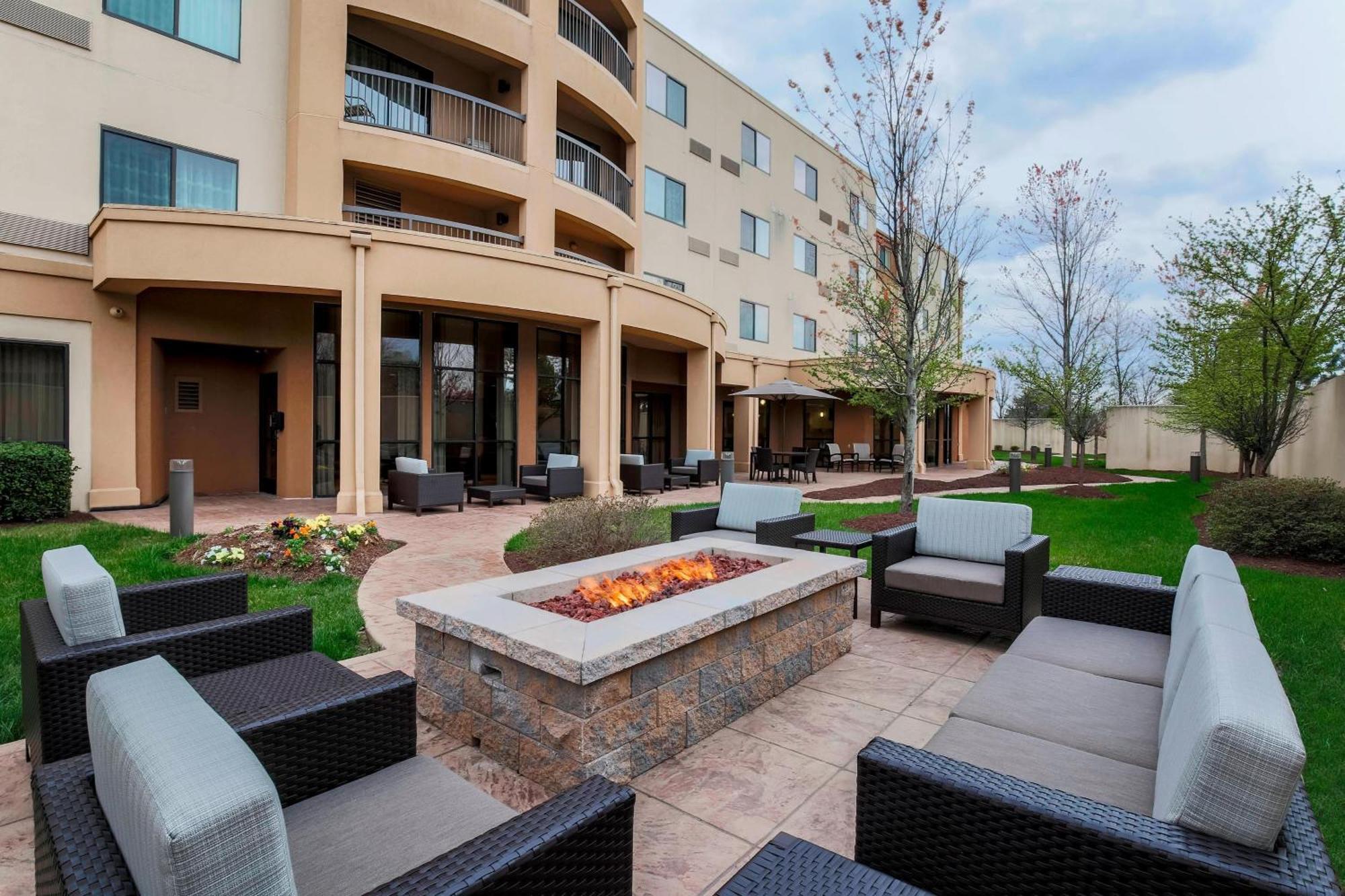 Courtyard By Marriott Potomac Mills Woodbridge Exterior foto